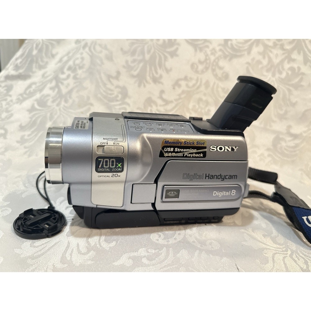 Sony Handycam DCR-TRV250 Digital 8 700x Zoom Optical 20x NIGHTSHOT Bundle Works